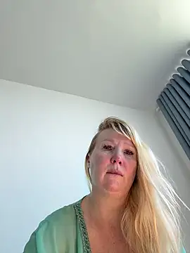 EmmaInLove23 online show from March 2, 2026, 2:12 am