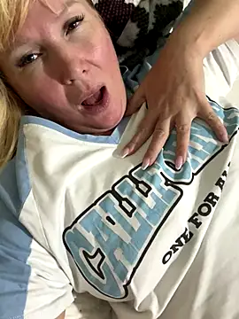 EmmaInLove23 online show from November 9, 2025, 2:21 pm