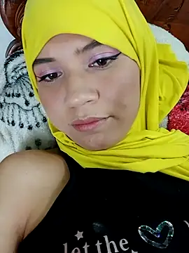 Snapshot of hanaa_18 chatting on February 16, 2025, 1:05 pm hanaa 18 online show from February 16, 2025, 1:05 pm