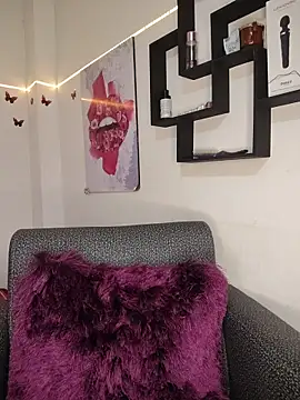 hanaa 18 online show from November 11, 2025, 2:28 am