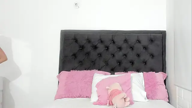 sara evans02 online show from March 7, 2025, 4:13 am