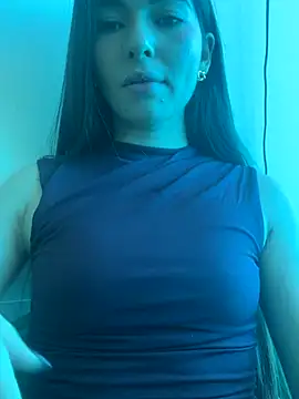 Coralinee 01 online show from November 21, 2025, 3:11 pm