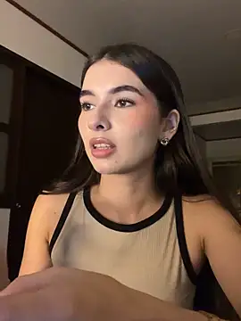 Snapshot of Coralinee_01 chatting on May 24, 2026, 1:05 am Coralinee 01 online show from May 24, 2026, 1:05 am
