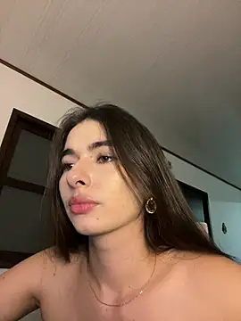 Snapshot of Coralinee_01 chatting on July 8, 2026, 11:05 pm Coralinee 01 online show from July 8, 2026, 11:05 pm