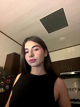 Coralinee 01 online show from November 21, 2025, 12:20 am