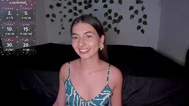 Snapshot of Coralinee_01 chatting on December 24, 2024, 1:27 am Coralinee 01 online show from December 24, 2024, 1:27 am