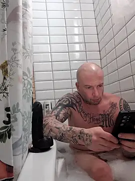 nicedicknicetats online show from November 12, 2025, 4:44 pm