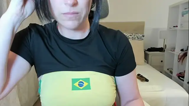 emmita69  online show from April 16, 2026, 4:24 am