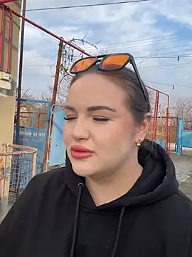 leila beayte  online show from March 22, 2025, 2:14 pm