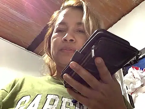 Snapshot of Jlo_69 chatting on July 6, 2026, 8:32 am Jlo 69 online show from July 6, 2026, 8:32 am