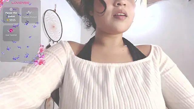 Amara18  online show from October 25, 2025, 6:41 pm