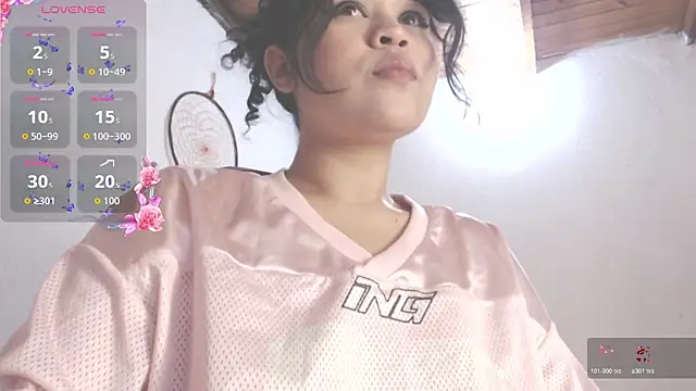 Amara18  online show from November 10, 2025, 4:23 pm