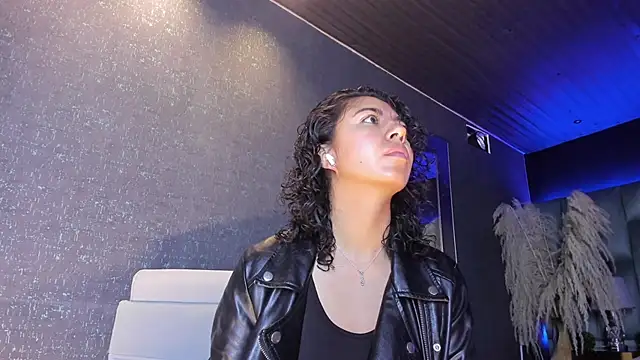 Snapshot of Amareto_ chatting on October 12, 2025, 12:06 pm Amareto  online show from October 12, 2025, 12:06 pm