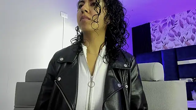 Amareto  online show from November 5, 2025, 10:29 am