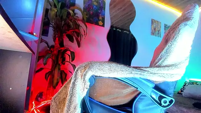 Snapshot of LatinMilk_ chatting on June 18, 2026, 11:21 pm LatinMilk online show from June 18, 2026, 11:21 pm