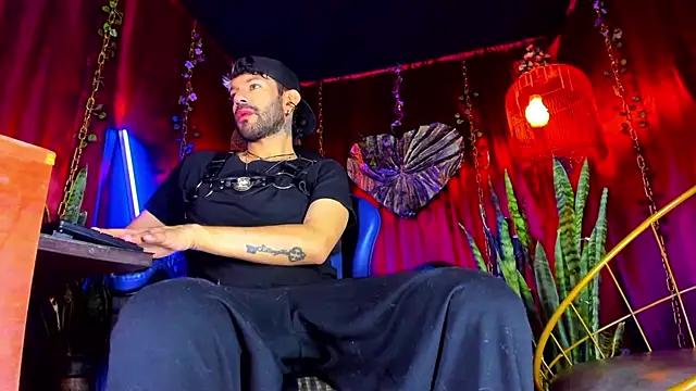 Snapshot of LatinMilk_ chatting on January 16, 2026, 2:48 am LatinMilk online show from January 16, 2026, 2:48 am