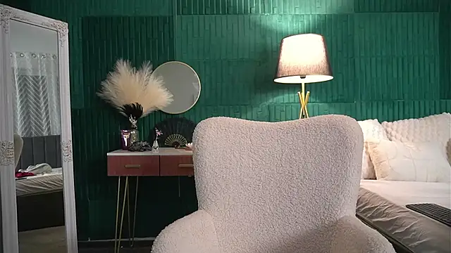 HaileyMoonn online show from April 6, 2026, 3:13 am