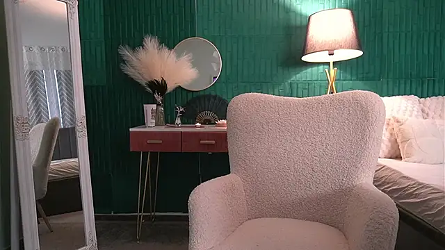 Snapshot of HaileyMoonn chatting on February 15, 2026, 8:02 am HaileyMoonn online show from February 15, 2026, 8:02 am