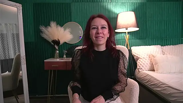 Snapshot of HaileyMoonn chatting on February 14, 2026, 5:07 am HaileyMoonn online show from February 14, 2026, 5:07 am