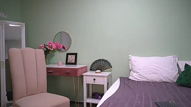 Snapshot of HaileyMoonn chatting on September 17, 2025, 3:30 am HaileyMoonn online show from September 17, 2025, 3:30 am