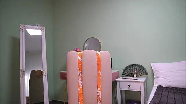 Snapshot of HaileyMoonn chatting on October 29, 2025, 4:11 am HaileyMoonn online show from October 29, 2025, 4:11 am