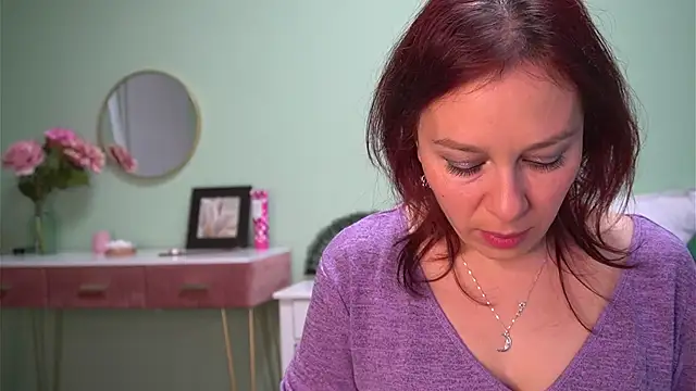 Snapshot of HaileyMoonn chatting on October 17, 2025, 3:21 am HaileyMoonn online show from October 17, 2025, 3:21 am