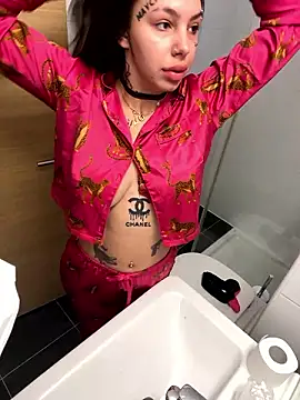 sexynalaa online show from December 7, 2024, 1:02 pm