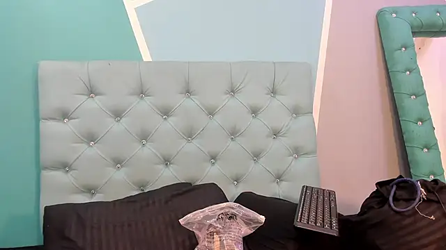 AlondraFerri1 online show from January 26, 2025, 7:20 pm