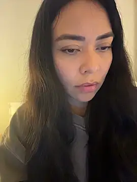 PetitLumiere online show from February 4, 2026, 4:29 am