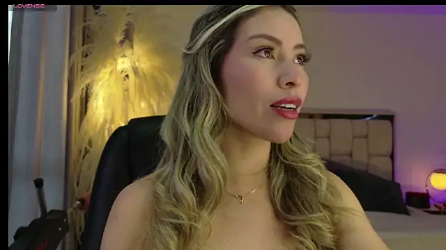 Snapshot of Ammy_Castro chatting on November 6, 2025, 9:30 pm Ammy Castro online show from November 6, 2025, 9:30 pm