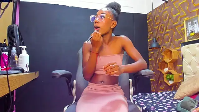 Snapshot of deyy_madissonn chatting on January 23, 2025, 8:24 pm deyy madissonn online show from January 23, 2025, 8:24 pm