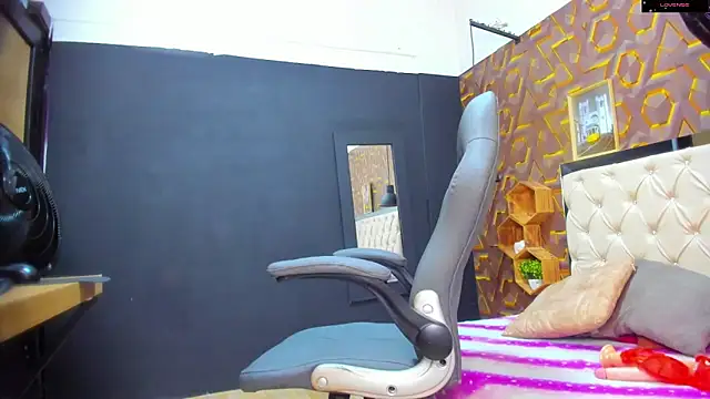 Snapshot of deyy_madissonn chatting on February 3, 2025, 8:35 pm deyy madissonn online show from February 3, 2025, 8:35 pm