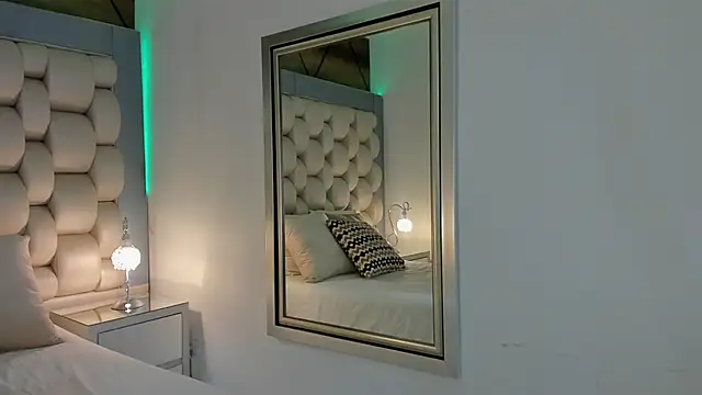 Snapshot of Helleamazing chatting on February 23, 2025, 5:01 am Helleamazing online show from February 23, 2025, 5:01 am