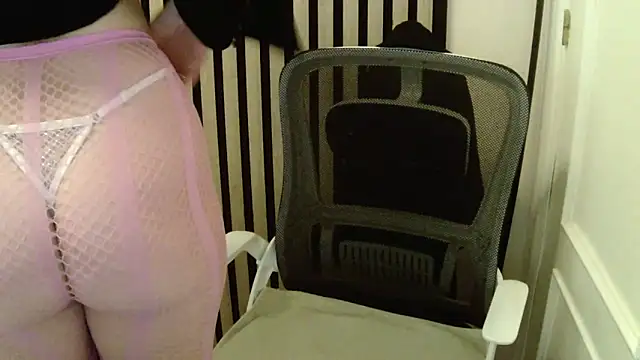 Snapshot of xxNoeliaxx chatting on February 17, 2026, 8:00 am xxNoeliaxx online show from February 17, 2026, 8:00 am