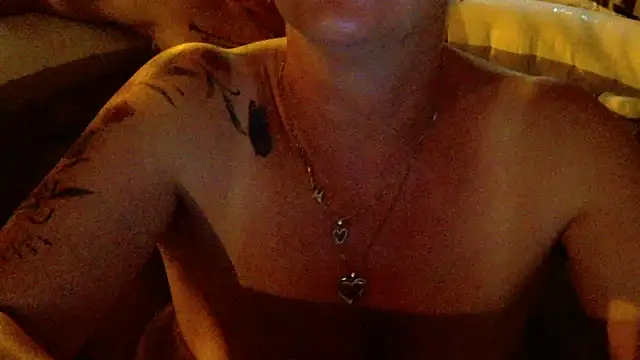 xxNoeliaxx online show from May 22, 2026, 8:07 pm