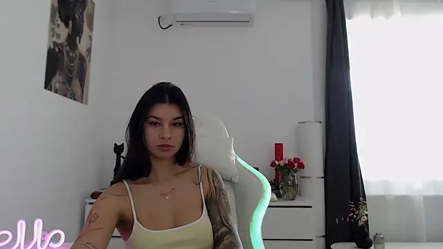 Snapshot of Simply_the_best chatting on October 24, 2025, 10:36 am Simply the best online show from October 24, 2025, 10:36 am