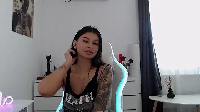 Snapshot of Simply_the_best chatting on October 19, 2025, 1:25 pm Simply the best online show from October 19, 2025, 1:25 pm