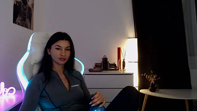 Snapshot of Simply_the_best chatting on November 3, 2025, 4:10 pm Simply the best online show from November 3, 2025, 4:10 pm