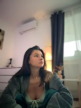 Snapshot of Simply_the_best chatting on October 3, 2025, 1:56 pm Simply the best online show from October 3, 2025, 1:56 pm