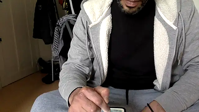 Snapshot of molozeb chatting on February 2, 2026, 3:00 pm molozeb online show from February 2, 2026, 3:00 pm