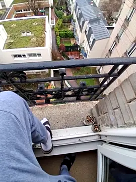 Snapshot of molozeb chatting on December 21, 2025, 10:17 am molozeb online show from December 21, 2025, 10:17 am