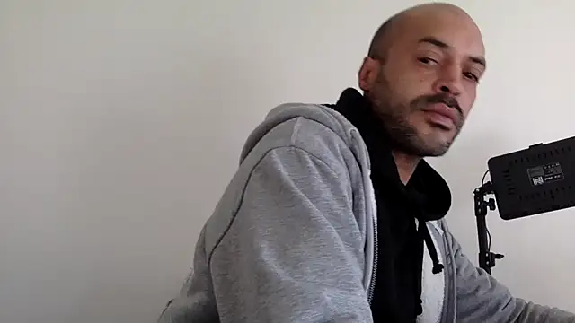 Snapshot of molozeb chatting on October 18, 2025, 10:50 am molozeb online show from October 18, 2025, 10:50 am