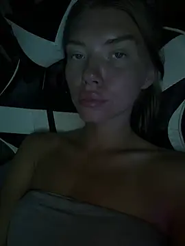 Snapshot of Lisaaa_Alisa chatting on August 1, 2026, 10:08 pm Lisaaa Alisa online show from August 1, 2026, 10:08 pm