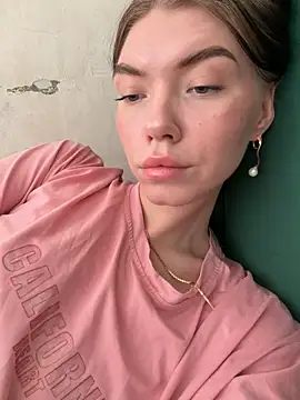 Lisaaa Alisa online show from April 29, 2026, 4:38 am