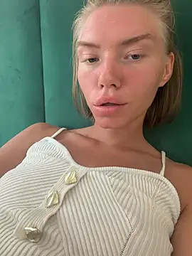 Snapshot of Lisaaa_Alisa chatting on August 1, 2026, 8:34 am Lisaaa Alisa online show from August 1, 2026, 8:34 am