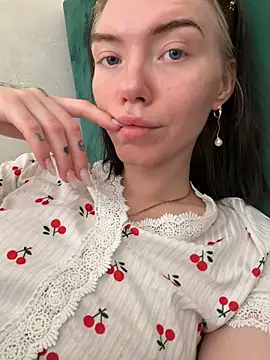 Lisaaa Alisa online show from April 28, 2026, 4:06 am