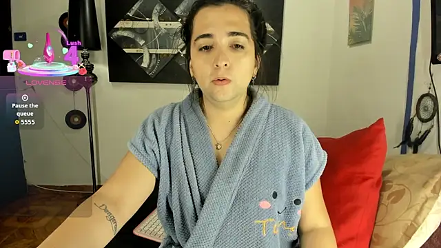 SARAMISHA online show from September 19, 2025, 1:37 pm