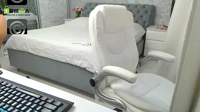 Ellysse  online show from November 7, 2025, 10:53 am