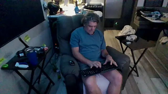 lateniter online show from April 8, 2026, 1:51 am