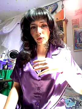 LiliJones  online show from November 6, 2025, 3:27 pm